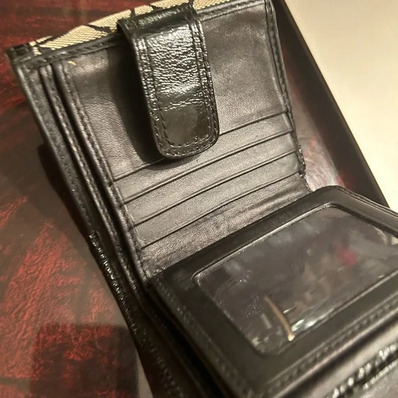 Authentic gently used Coach wallet. - Picture 4 of 5
